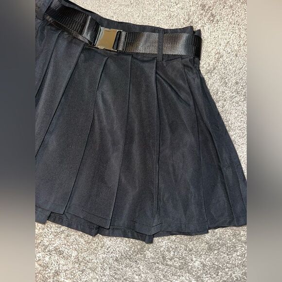 Dolls Kill Horoscopez Black Pleated Mini Skirt Chain‎ Embellishment Goth Emo M - Picture 4 of 10